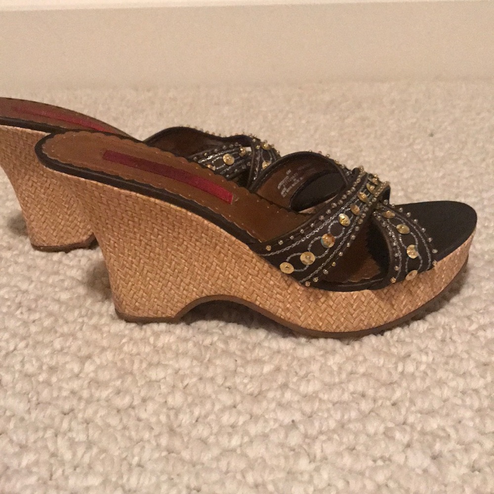 Hot Kiss Sandals - Picture 2 of 4